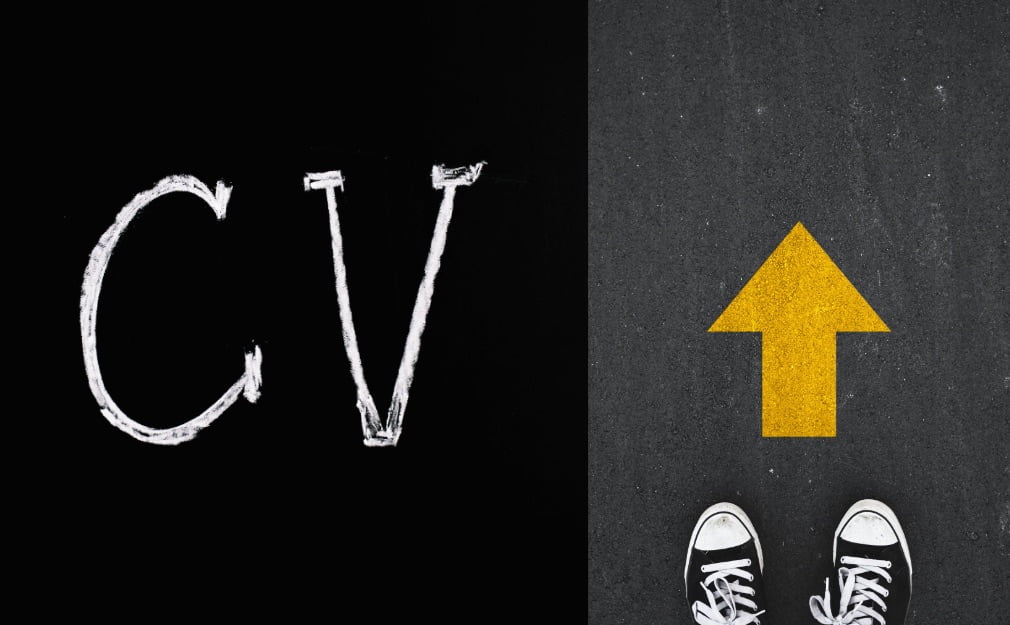 CV-kirjaimet liitutaulussa.